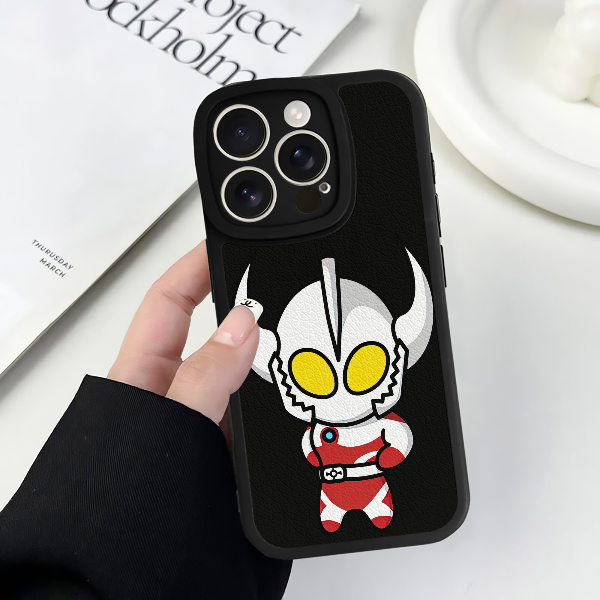 （画像用） ウルトラマン Ultraman 【iPhone 16シリーズ対応】シリコンスマホケース（レザー調） 材質：シリコン